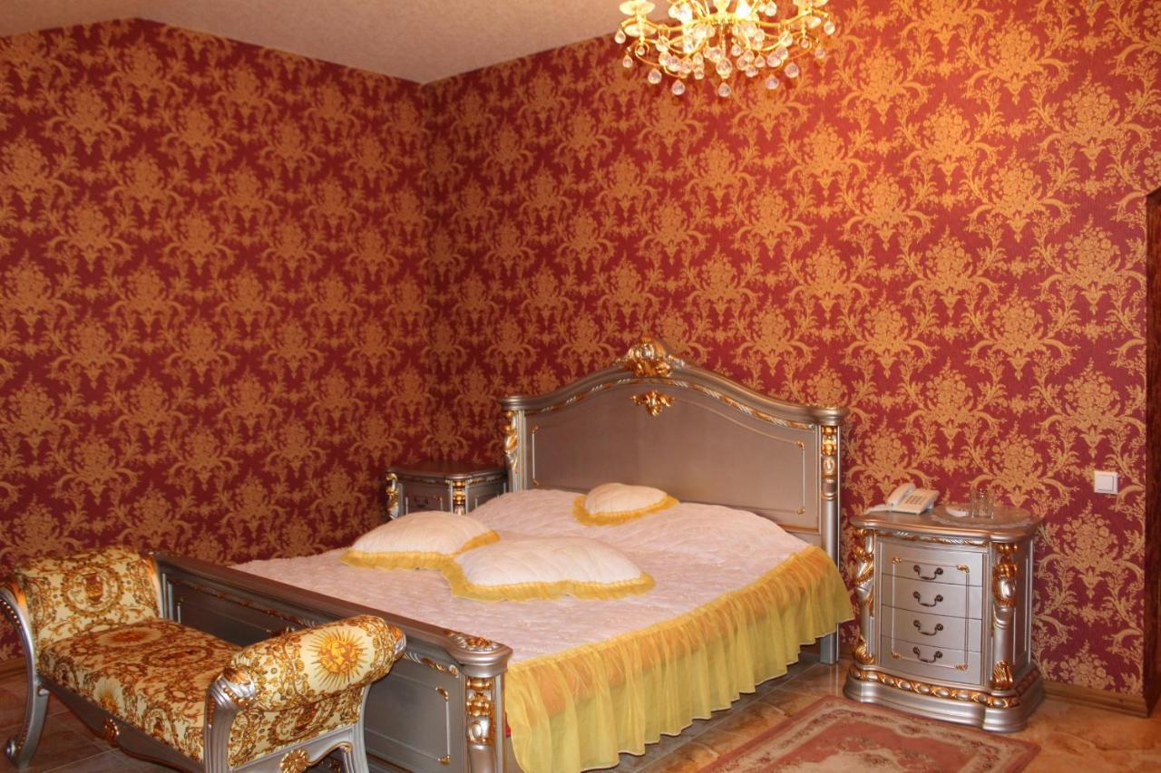 Ceasar Hotell Mykolajiv Exteriör bild